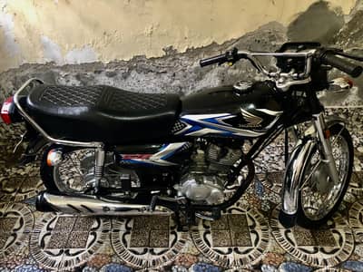 New 125 black color