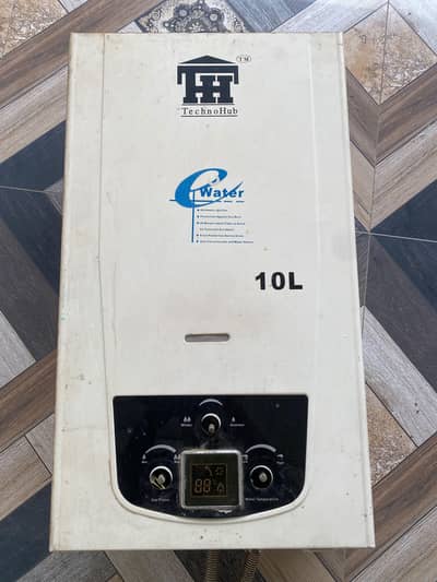 Gas Geyser for Sale – Excellent Condition, Fully Working