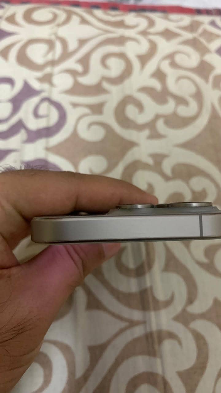 Apple iPhone 15 Pro 2