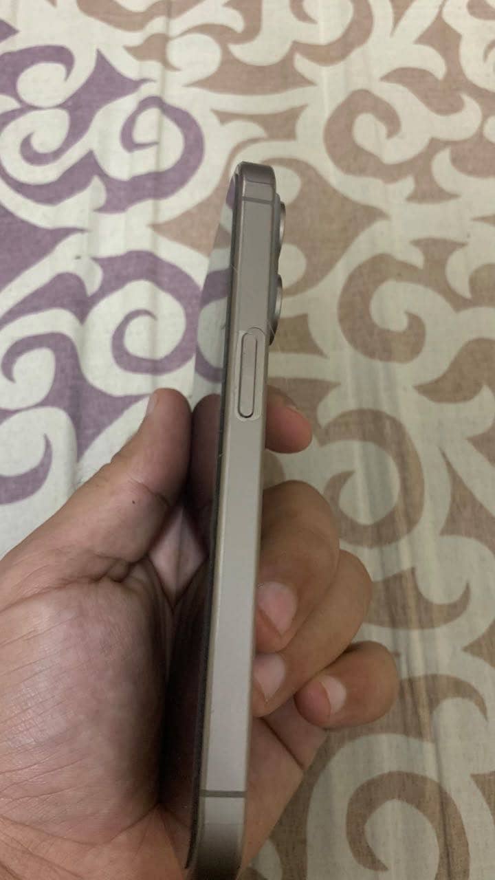 Apple iPhone 15 Pro 3