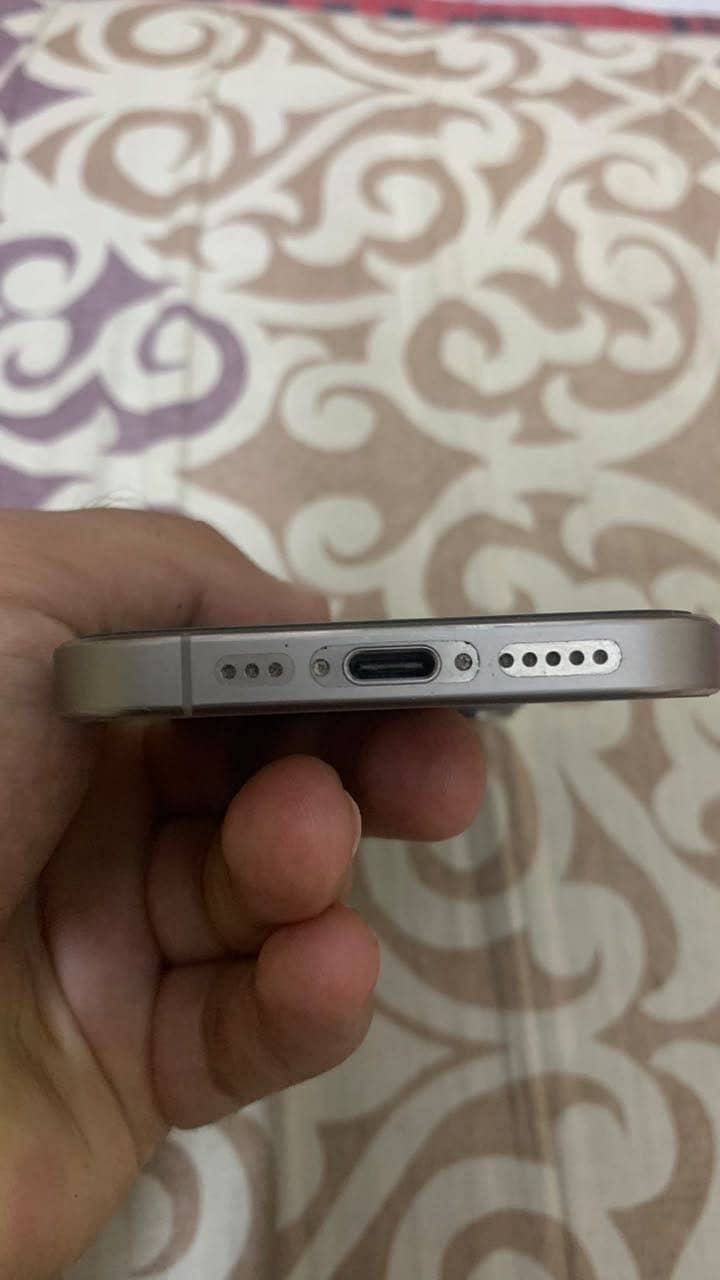 Apple iPhone 15 Pro 4