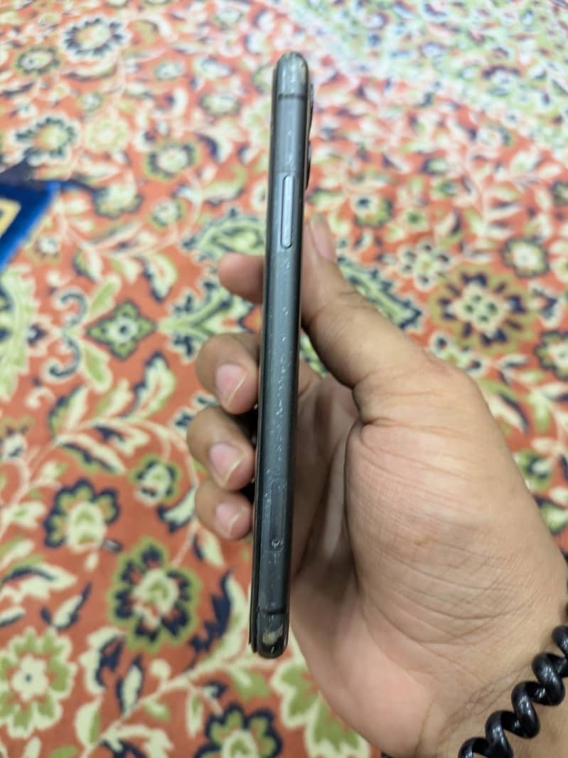 Apple iPhone 11 0