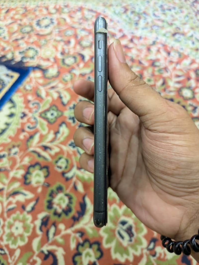 Apple iPhone 11 4