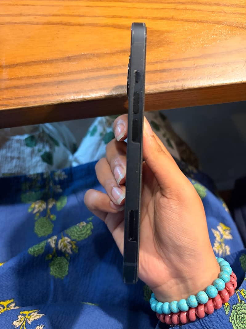Apple iPhone 13 2