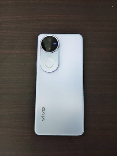 Vivo V50