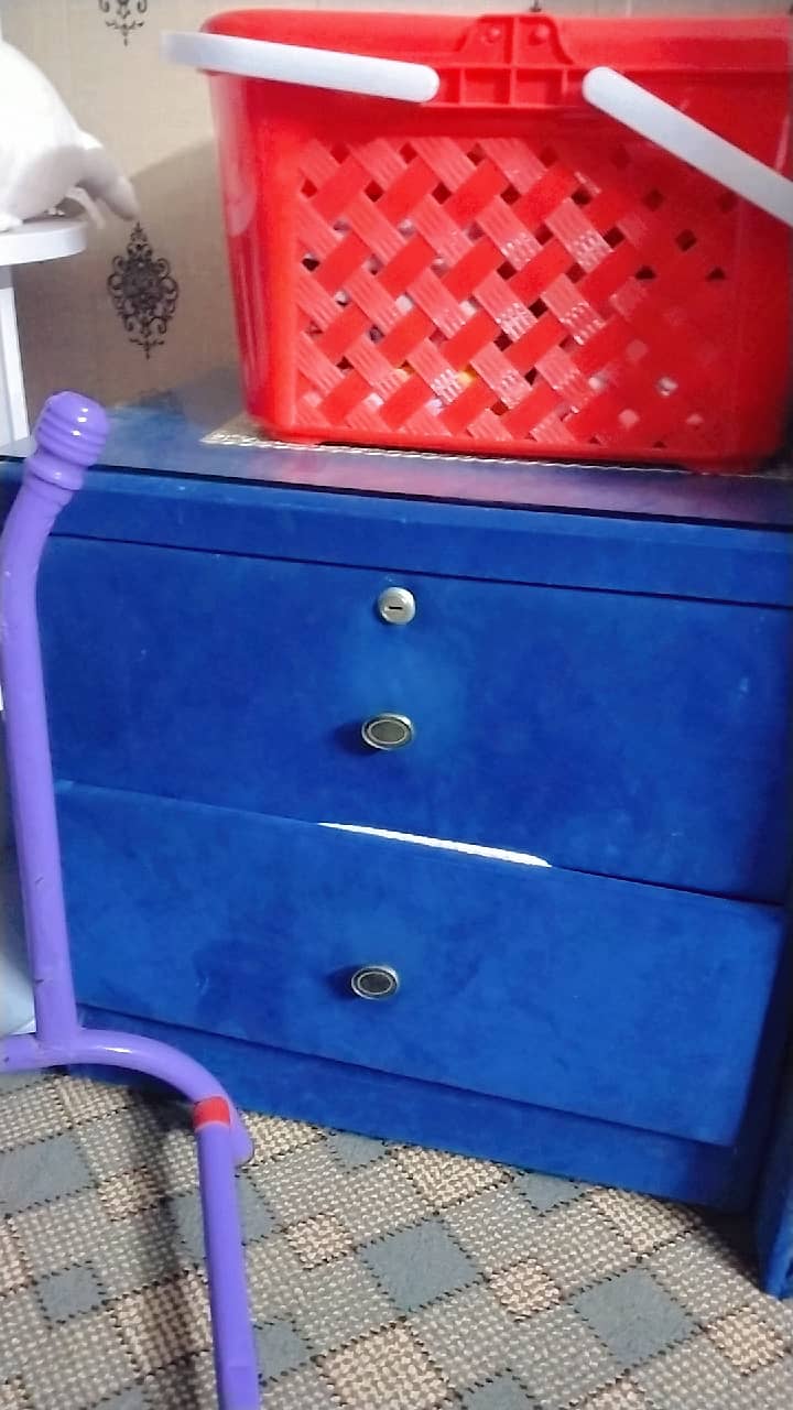 Bed 2 side table, dressing table 0