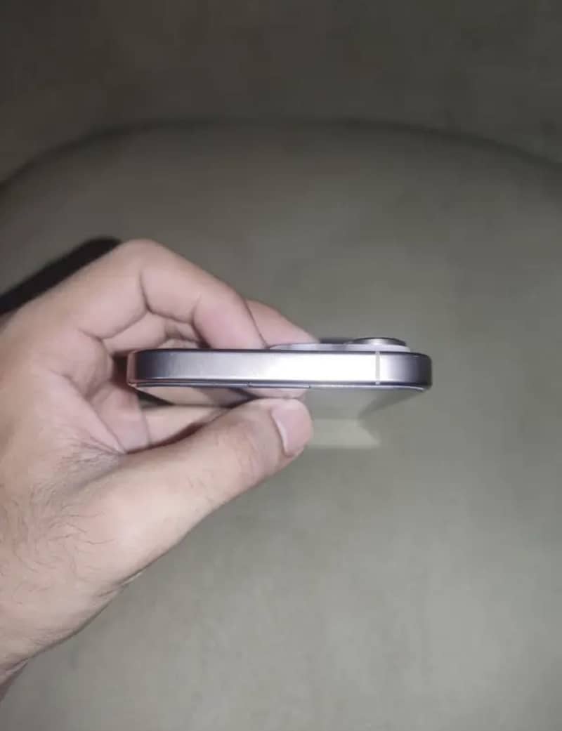 iPhone 16 Pro Max 2
