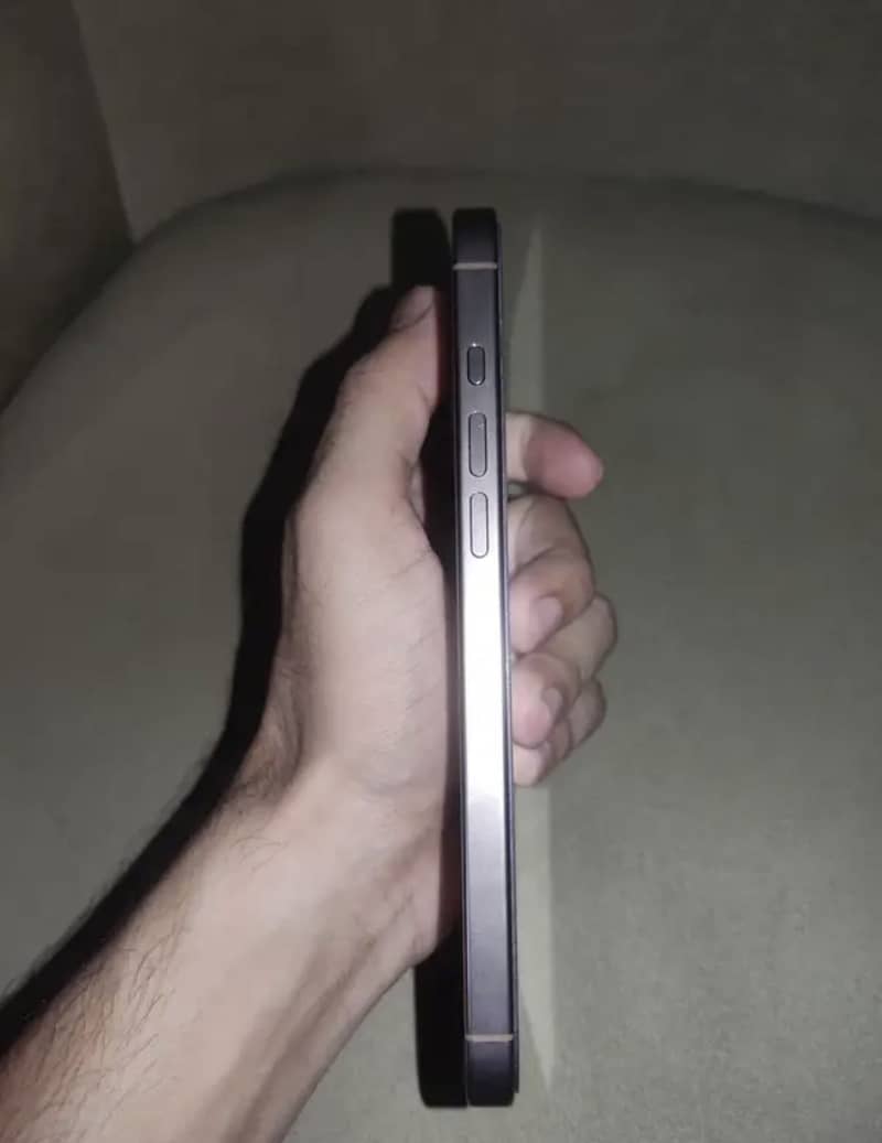 iPhone 16 Pro Max 3