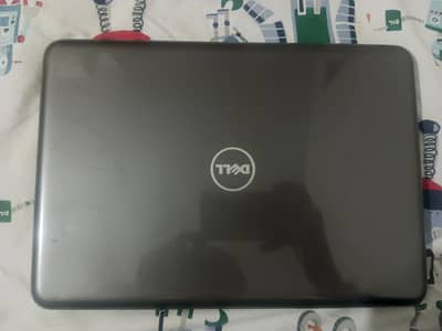 Dell core i3 6th jenrathtion 4/128 condestion 10/9