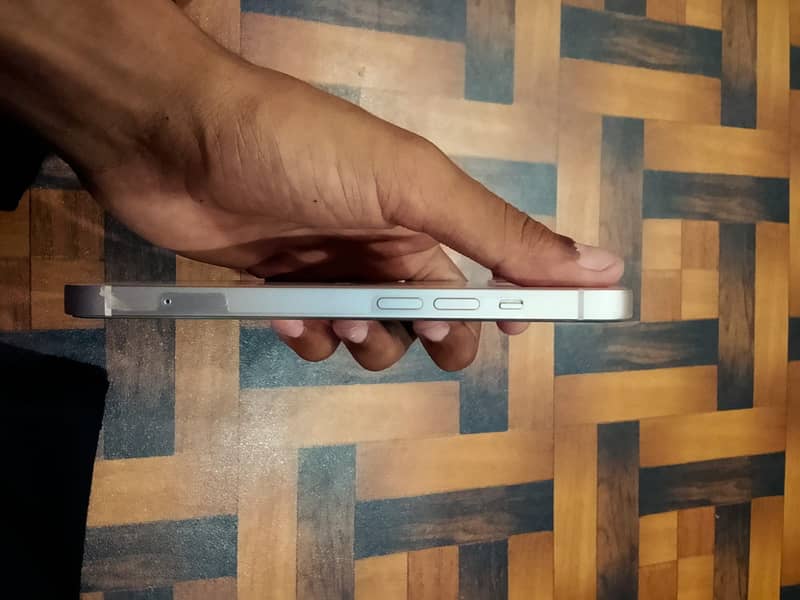 Apple iPhone 13 3