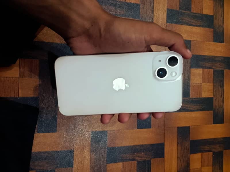 Apple iPhone 13 4
