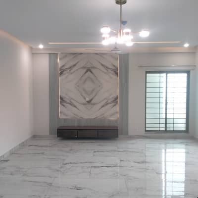 10 Marla 3-Bed Luxury FACING PARK Apartment for Rent in Askari 11 Lahore | Prime Location