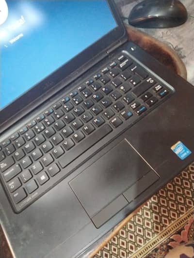 Dell laptop for sell Details ke liya 03251773523 message kar do