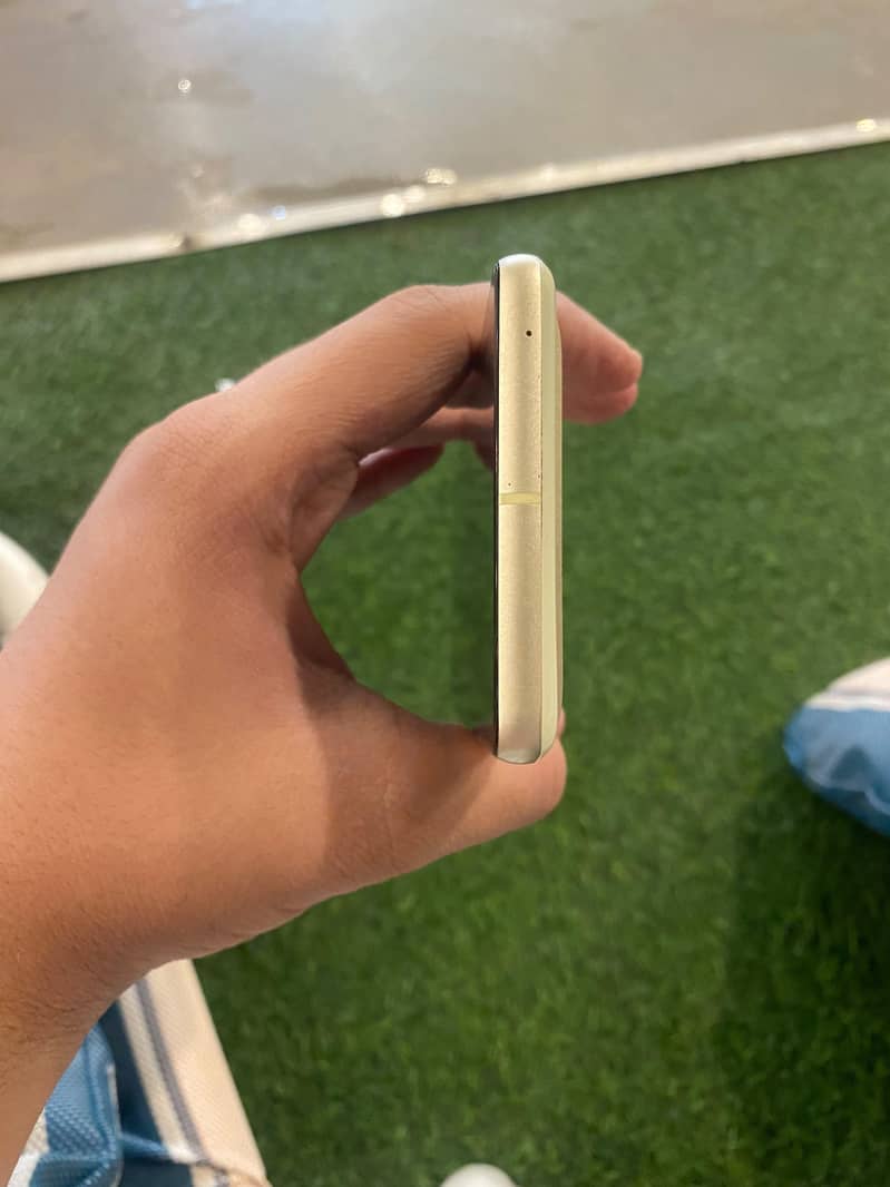 Google Pixel 7 4