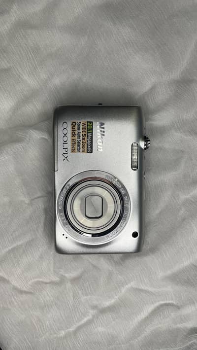 Nikon s2800 digicam