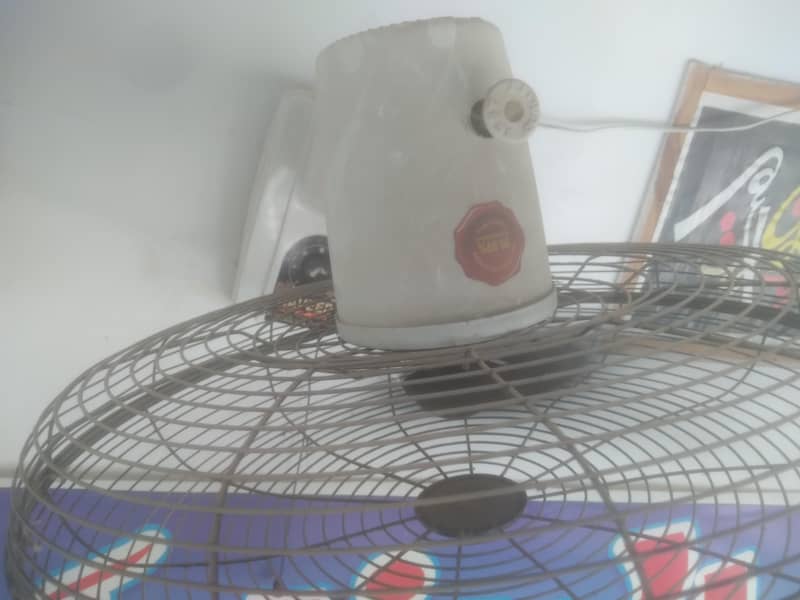 bracket fan 2