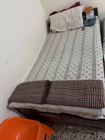 single wooden bed