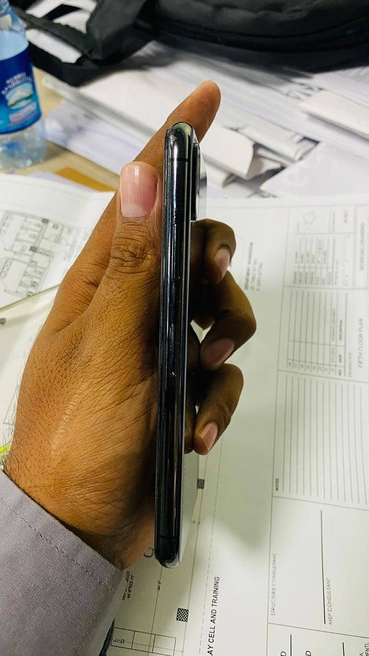 Apple iPhone X 4