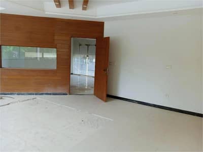 Brand New Corporate Building Available for Rent in G-11 Islamabad Total Covered Area: 10,000 Sq. Ft Structure: Basement + Ground + First Floor 03 Side Corner Building
