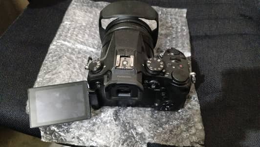 Lumix FZ2500