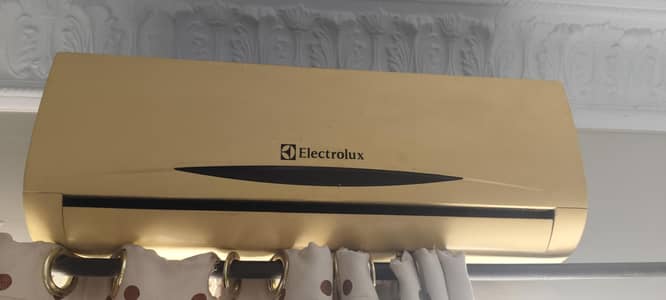 1 ton non inverter hai leakage ka masla hai