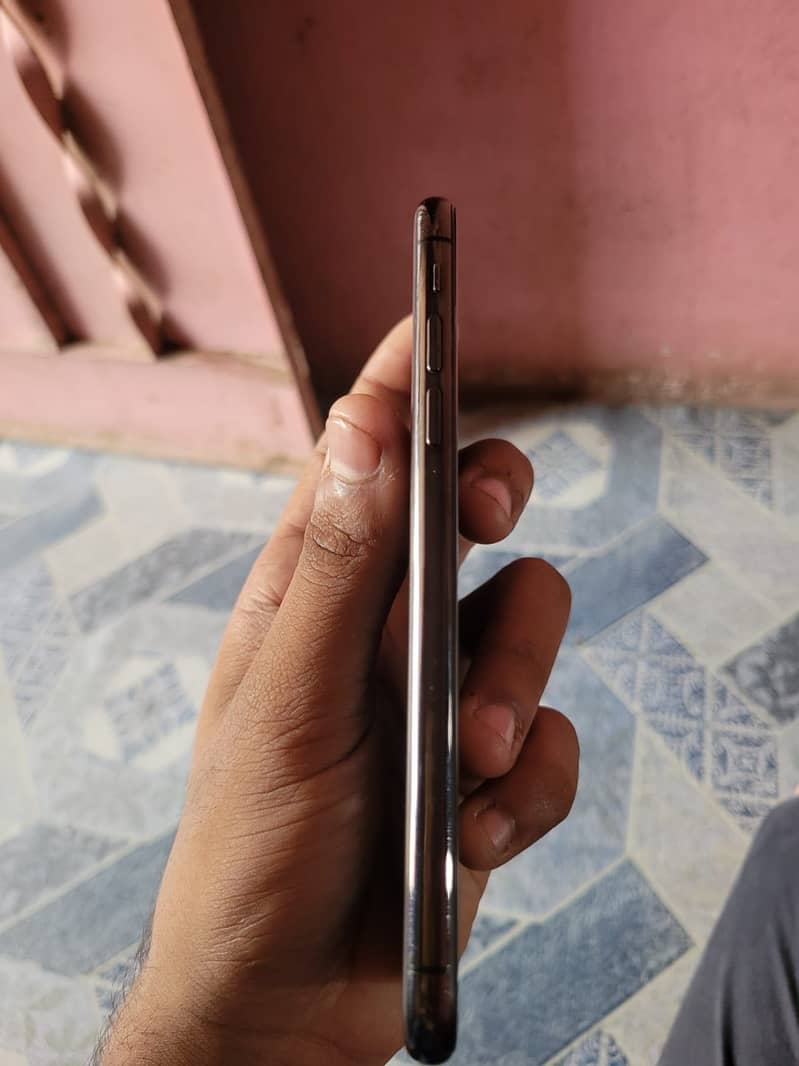 Apple iPhone X 3
