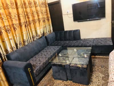 L shaped with table