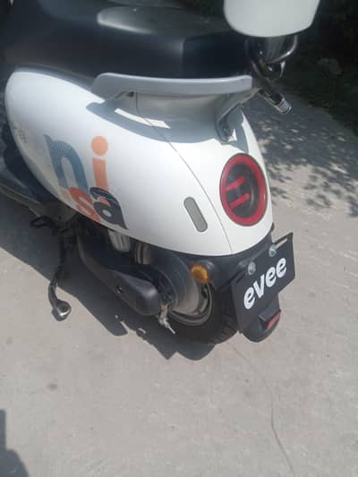 Evee scooty