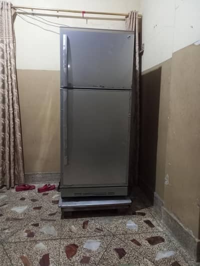 fridge large size urjunt sell in lalukhet 03112984471
