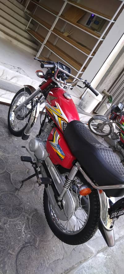 honda 125 2025 model 10 by 10 condition number nhi lagha(APL)