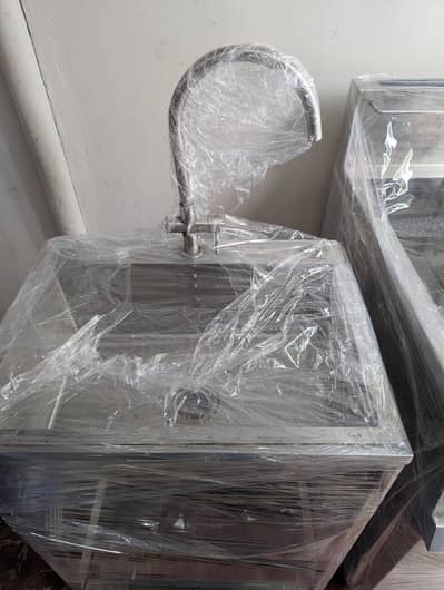 Steel watching sink available for sale, excellent condition