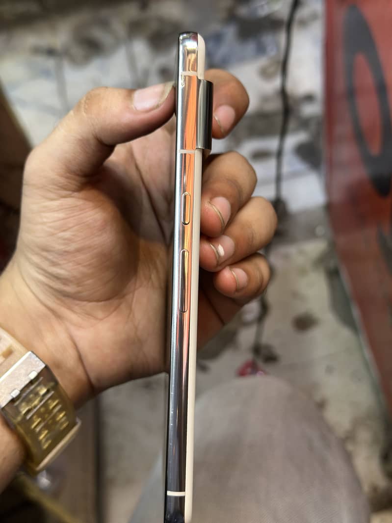 Google Pixel 8 Pro 3