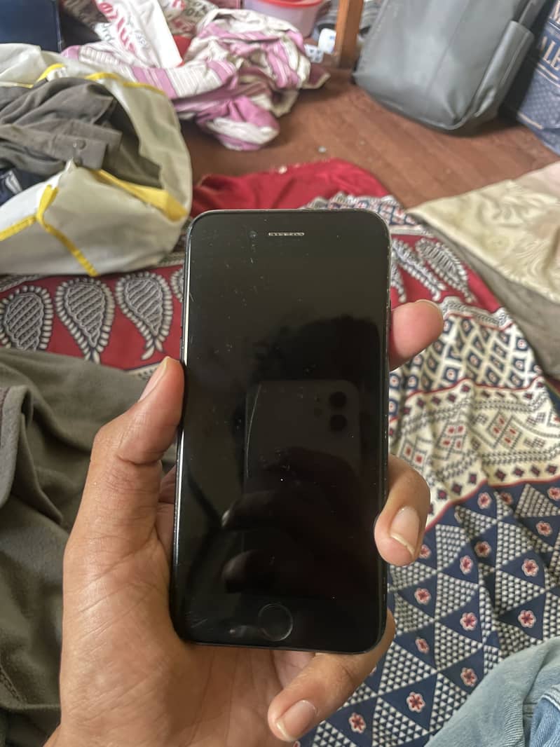 Apple iPhone 7 1