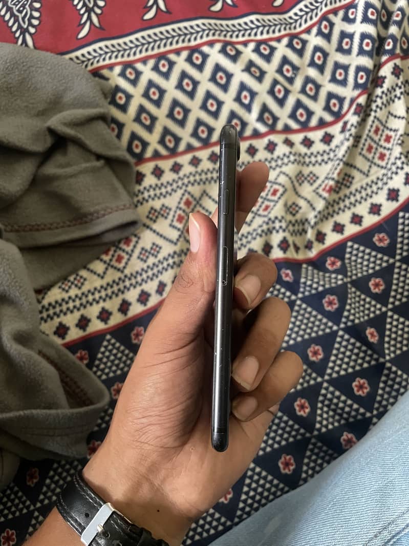 Apple iPhone 7 3