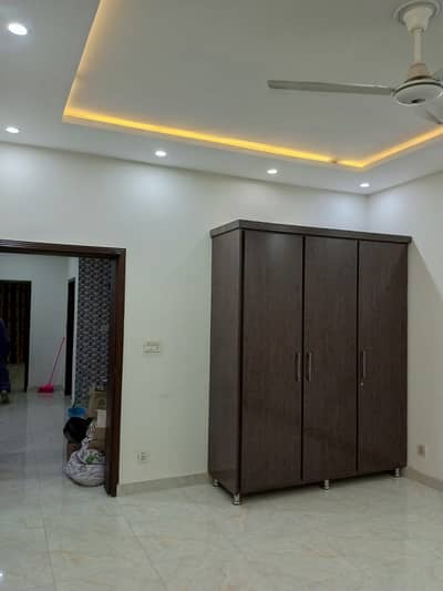 10 Marla upper portion with gas