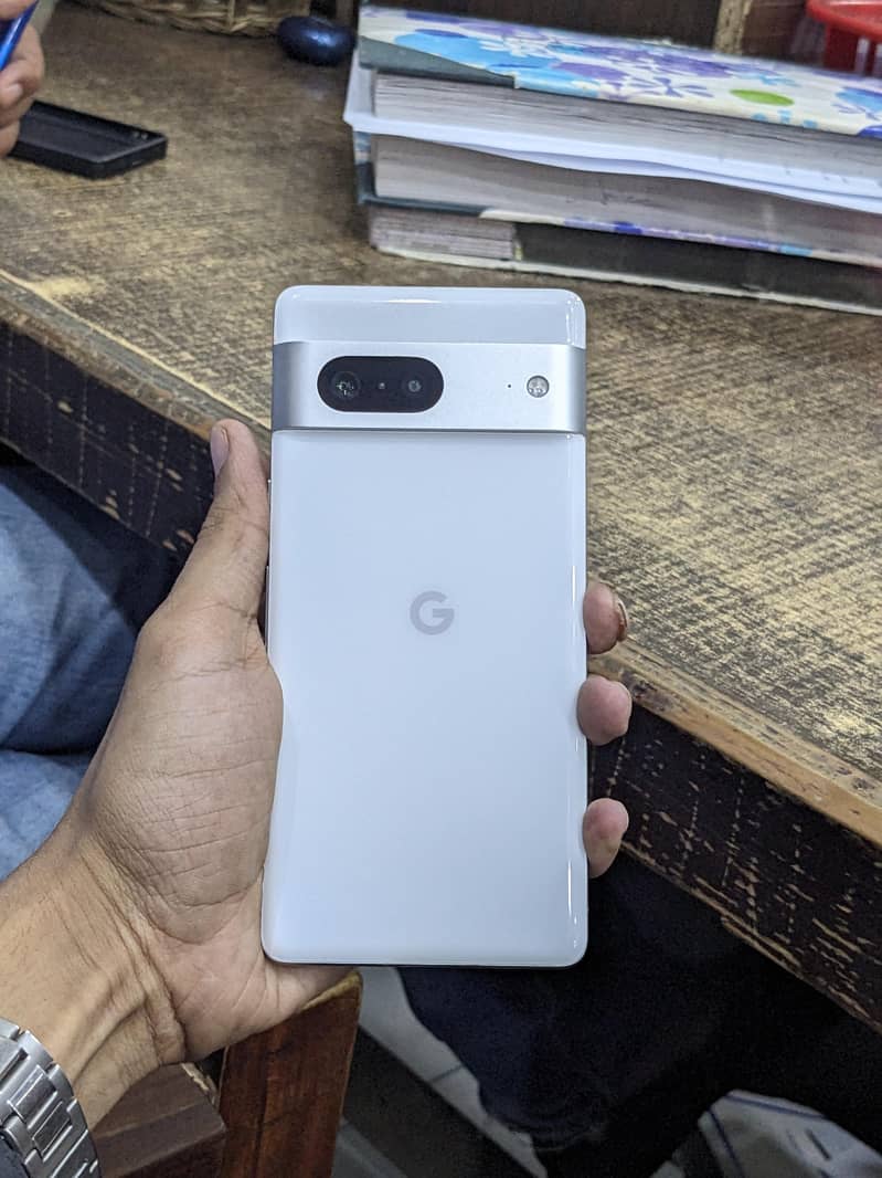 Google Pixel 7 4