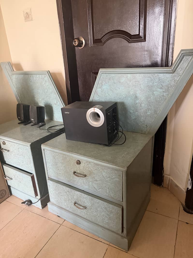 Bed side tables 0