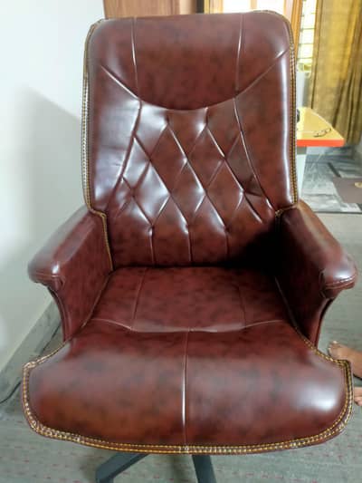 New Luxury Brown Executive Office Chair – Swivel & Height Adjustable