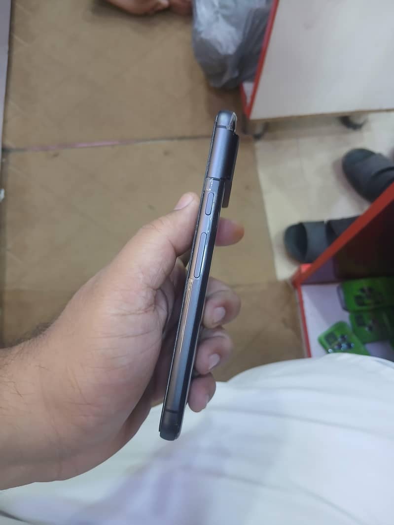 Google Pixel 8 4