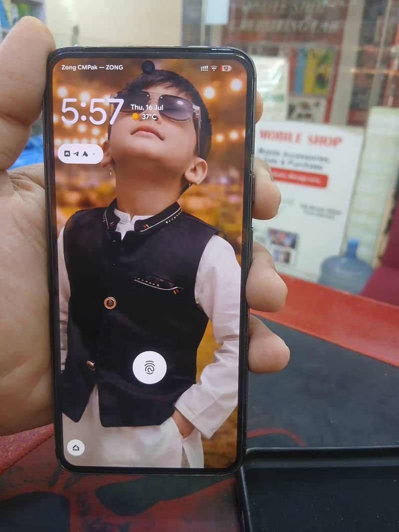 Google Pixel 8 5