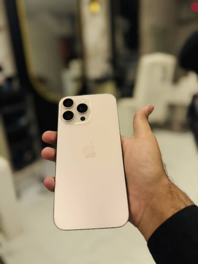 Apple iPhone 16 Pro Max 3