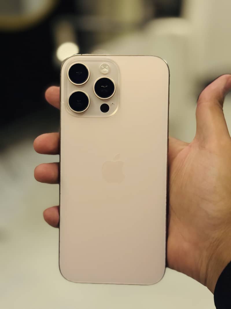 Apple iPhone 16 Pro Max 4