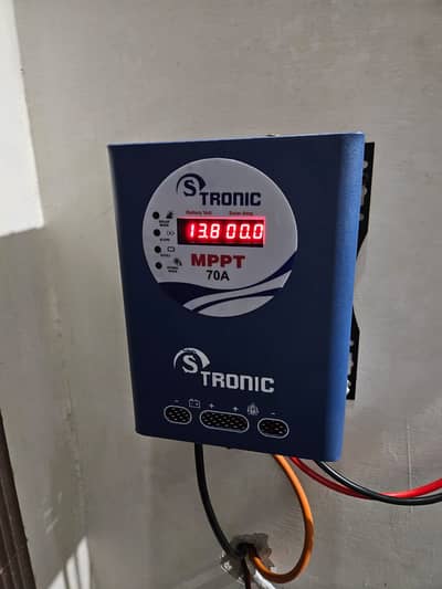 70 AMP. MPPT CHARGE CONTROLLER