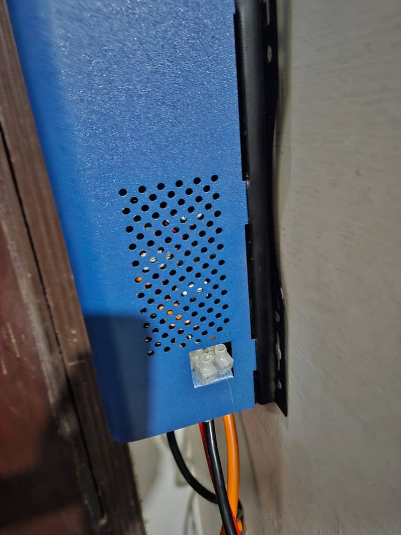 70 AMP. MPPT CHARGE CONTROLLER 12/24 VOLTS BATTRY SUPPORTED 1