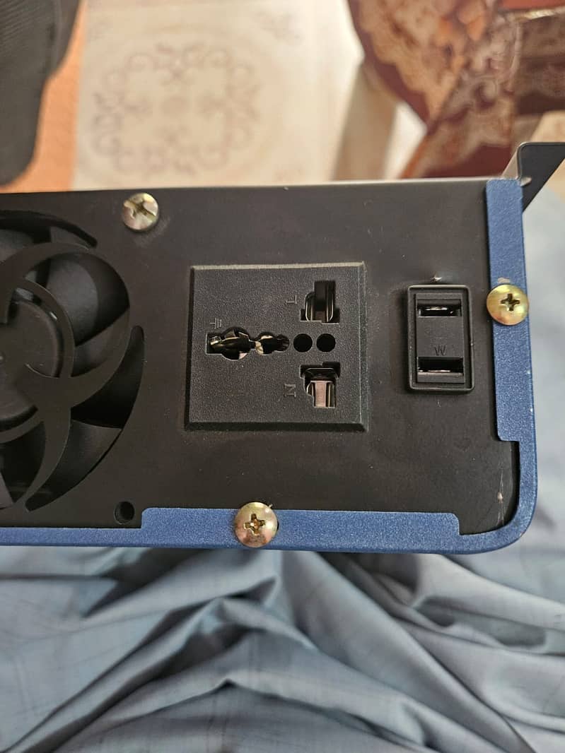 70 AMP. MPPT CHARGE CONTROLLER 12/24 VOLTS BATTRY SUPPORTED 2
