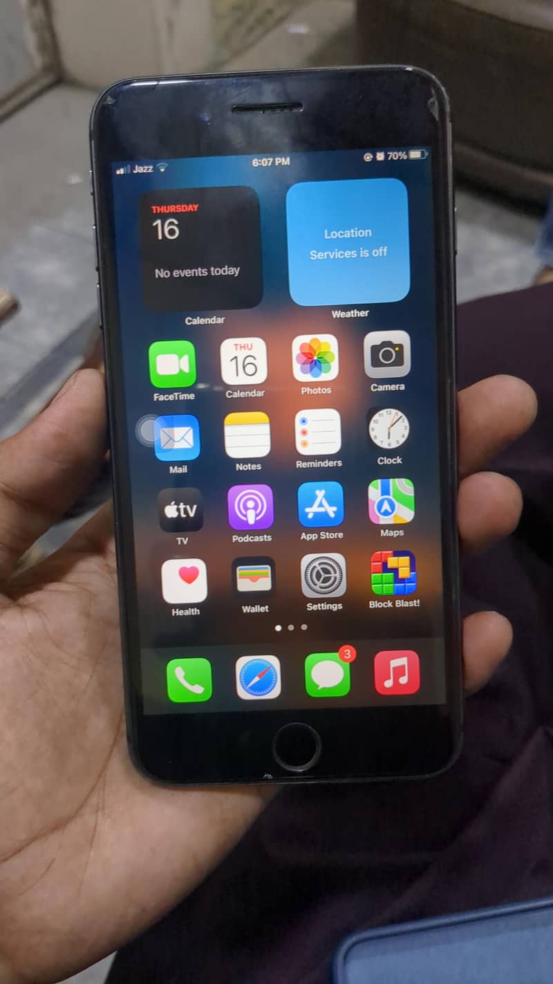 Apple iPhone 8 Plus 0