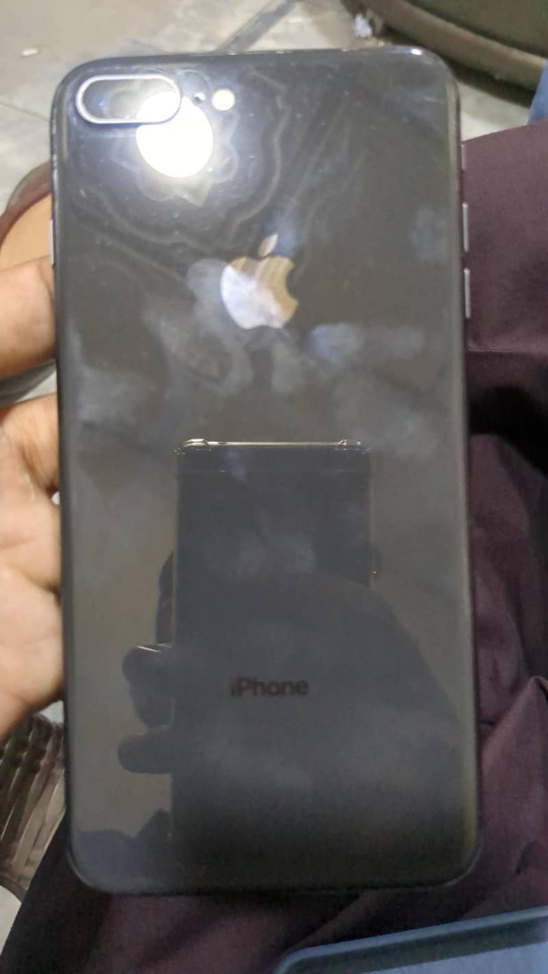 Apple iPhone 8 Plus 1