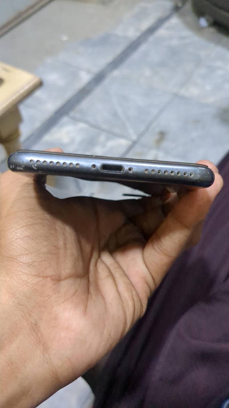Apple iPhone 8 Plus 3