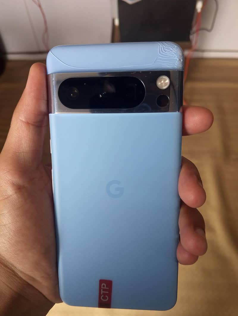 Google Pixel 8 Pro (Back a bit broken ) 0