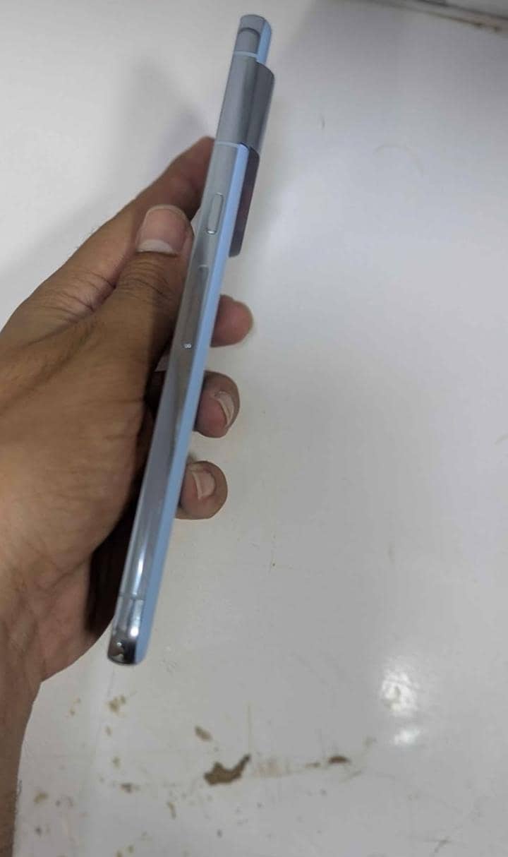 Google Pixel 8 Pro (Back a bit broken ) 1